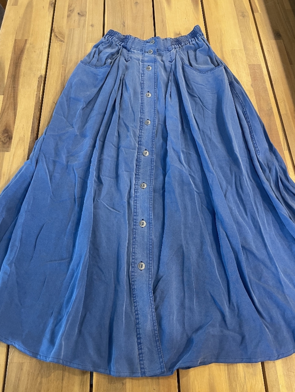 NWT SAKS FIFTH AVENUE Vintage Womens 100% Silk‎ Blue Button Midi Skirt Petite